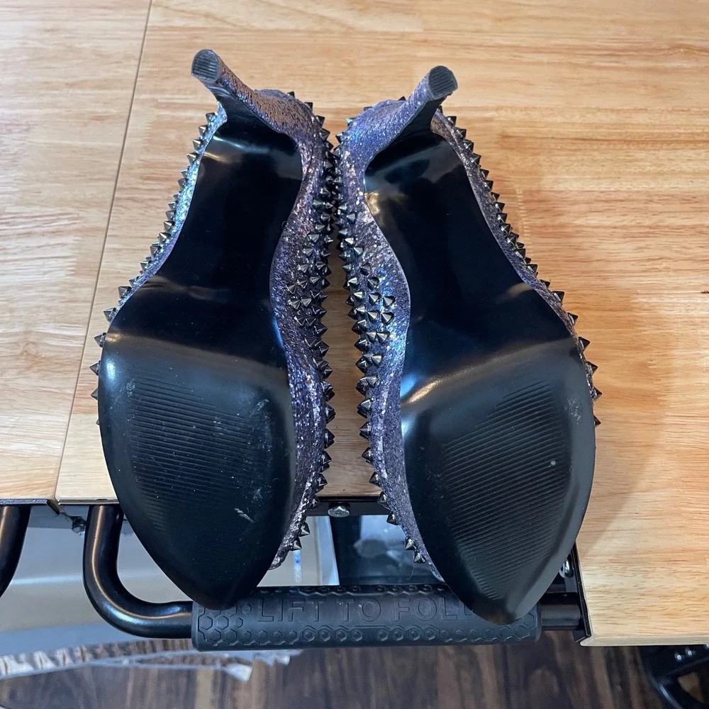 Steve Madden AWWSOME Pewter Glitter Spiked Platform Peep Toe Pumps Womens 11